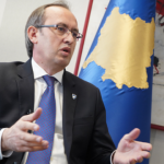 Hoti kritikon Qeverinë për krizën energjetike: Kryeministri anuloi projekte të reja, sot bizneset mbesin pa rrymë