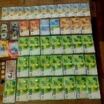 Gjest i mirë: Qytetari në Klinë dorëzon në Polici kuletën që e gjeti me gati 2 mijë e 500 euro, franga, dollarë e paund
