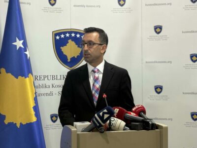 Basha sulmon gazetarët: Të njëjtit e quajtën Rugovën tradhtar