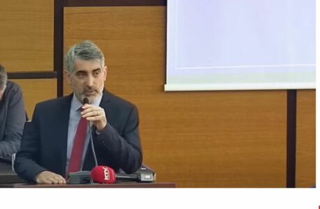 Berat Lahu publikon dokumentin që dëshmon se kompania e Vuk Hamoviqit u licencua nga ZRRE’ja më 2021-ën