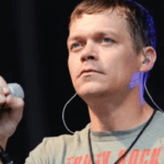 Brad Arnold, këngëtari i bendit “3 Doors Down”, vdes në moshën 47-vjeçare