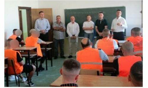 “Ta heqin flamurin e Shqipërisë nga varrezat”, Bekim Jashari i reagon Nexhmedin Spahiut