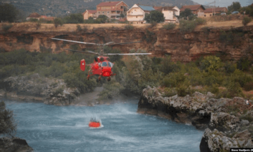 Mali i Zi: Një ushtar i vdekur, një tjetër i plagosur në përpjekjet për shuarje zjarresh