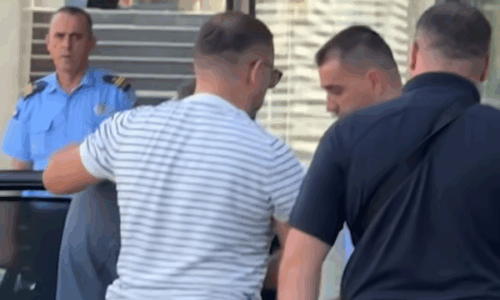 Përfundon seanca ndaj të dyshuarit për vrasjen e Enver Bajraktarit