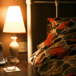 Me dritë ndezur apo fikur – Ja çfarë thonë studimet për seks më të mirë