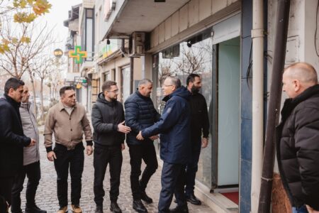 Bedri Hamza me përfaqësuesit e bizneseve në Prizren: Lehtësira fiskale dhe qasje më e mirë në kredi