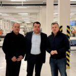 Taulant Balla viziton “Devollin”: Punësojnë 10 mijë persona, lajm i mirë rifillimi i prodhimit në fabrikë