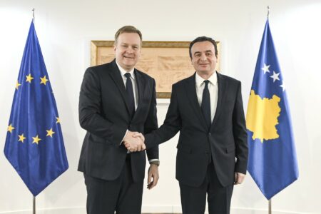 Emisari i BE-së në Kosovë pret rezultate në dialog gjatë këtij viti, Kurti thotë se ka tri kushte për vazhdim të procesit