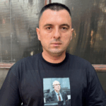 Djali i Fadil Fazliut thërret qytetarët për t’iu bashkuar protestës “Unë jam UÇK” në Tiranë