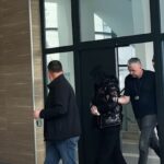 Fatmir Sheholli i dyshuar për spiunazh futet në Gjykatë, me kapuç në kokë