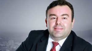 Fisnikëria e përgjegjësisë dhe loja e egove politike