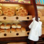 Furrëtarët në kryeqytet keqpërdorin situatën pa institucione, ngritin sërish çmimet e bukës