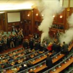 Ndodh edhe kjo: Mungon prokurori, dështon seanca ndaj Sveçlës & Co për gazin lotsjellës në Kuvend