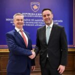 Konjufca takohet me Hargreaves, diskutojnë për marrëdhëniet bilaterale