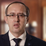 Hoti: Presidentja Osmani po e përfundon mandatin pa lënë asnjë gjurmë në shtetndërtim