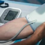 Shkencëtarët zbulojnë sasinë e saktë të alkoolit që rrit tensionin e gjakut