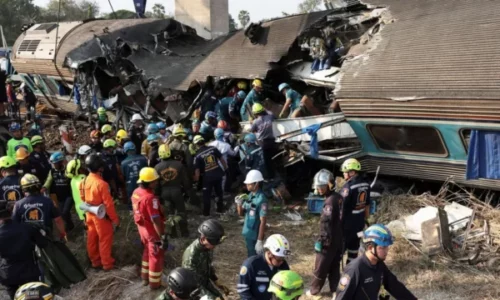 Arrin në 32 numri i viktimave nga rënia e vinçit mbi një tren në lëvizje në Tajlandë