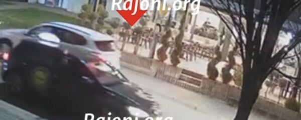 Dyshohet për të shtëna me armë nga xhami i taksisë në Skënderaj