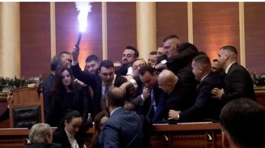 Tensionet në Kuvendin e Shqipërisë: Pritet protestë jo paqësore