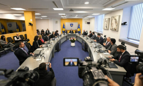 Mblidhet Qeveria në detyrë