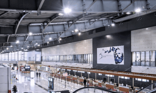 Dogana e Kosovës zbulon 8 mijë funta të fshehura në çorapet e një udhëtari që kishte arritur në Aeroportin e Prishtinës