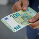 Tre fëmijë në Kamenicë i gjejnë 100 euro, i dorëzojnë në polici – i kthehen pronarit
