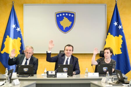 Qeveri pa legjitimitet për të marrë vendime të rëndësishme