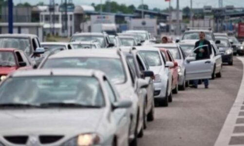 Mbi 1 orë pritjet për të dalë nga Kosova