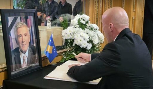 Ramush Haradinaj bën homazhe për ish-kryeparlamentarin Nexhat Daci