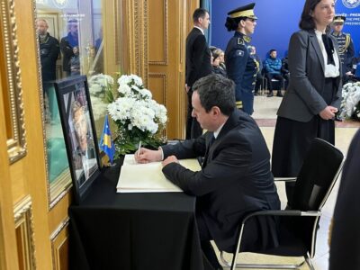 Kurti bën homazhe për Nexhat Dacin