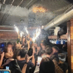 Dalin pamjet nga tragjedia në Zvicër të ftuarit nuk e kuptuan menjëherë seriozitetin e situatës: Ata po kërcenin dhe filmonin zjarrin