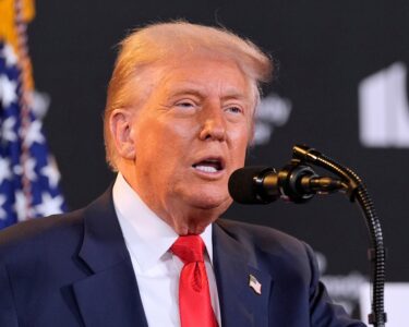 Trump kërkon 100 miliardë dollarë për naftën e Venezuelës