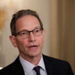 Kupchan: Kongresi i SHBA-së po nxit Trumpin për normalizimin e marrëdhënieve Kosovë–Serbi