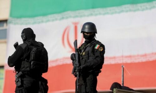 Reuters citon zyrtarë europianë: Ndërhyrja ushtarake e SHBA-së në Iran mund të ndodhë brenda 24 orëve