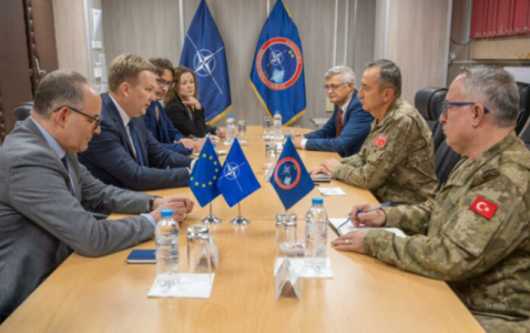 Sorensen takoi edhe komandantin e KFOR-it në vizitën e tij në Prishtinë