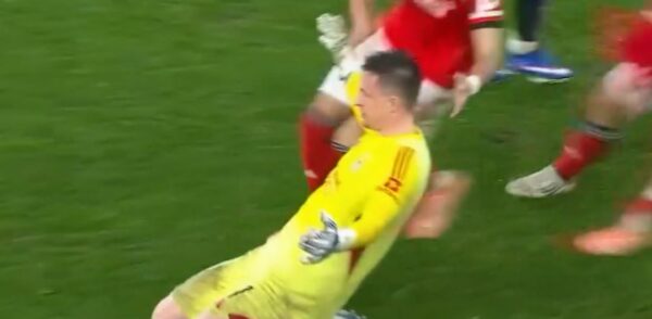 Portieri shënon gol dhe kualifikon Benfican në play-off