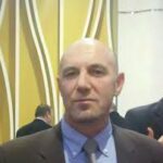 Sulmohet deputeti Adem Hoxha, përfundon në spital bashkë me familjen
