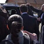 Kurti s’ndalet futet në “xhip” pasi pyetet për punën e presidentit