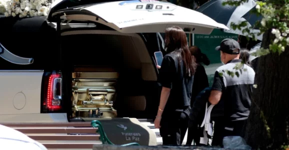 El Mencho varroset në një arkivol të artë, funerali i tij në Meksikë nën masa të forta sigurie