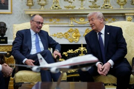 Merz: Përkrahim rrëzimin e regjimit të tmerrshëm në Iran