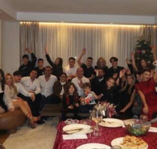 Haradinaj uron Vitin e Ri me një foto familjare: Gëzuar atyre që sonte punojnë në shërbim të atdheut