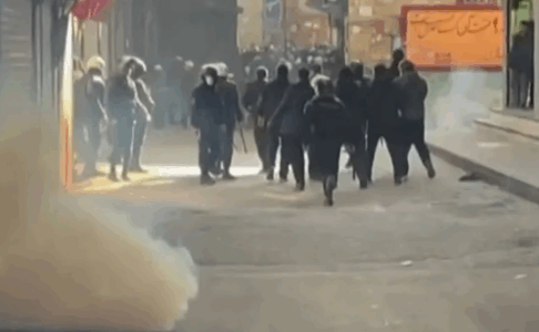 Përshkallëzohen protestat në Iran, vritet një oficer policie