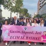 Policia në Prizren merr pjesë në marshin sensibilizues kundër kancerit të gjirit