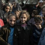 “Po kthehemi në shtëpitë tona”: Disa fëmijë në Gaza festojnë marrëveshjen e armëpushimit