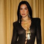 Dua Lipa nuk i lë shumë vend imagjinatës, mahnit me bluzën transparente