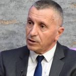 Kamberi dorëzon rezolutë në Kuvendin e Serbisë për pozitën e shqiptarëve në Luginë