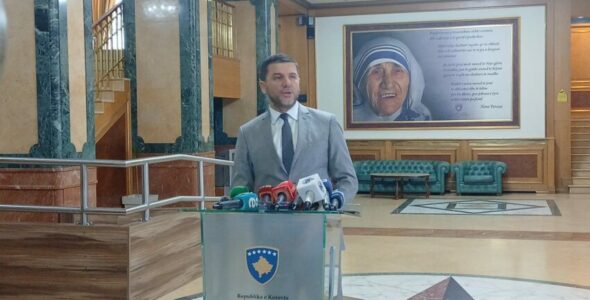 Krasniqi i përgjigjet Abdixhikut: E kam lutur ta bëjmë qeverinë e ish-opozitës
