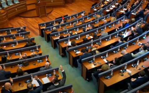 Këta janë ish-deputetët që “rrezikojnë” të mbesin jashtë Kuvendit
