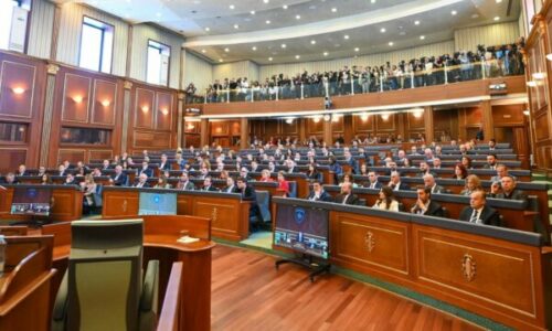 “Nezir Kraki Mimoza Kusari, Mefi ….”, 67 deputetë aplikuan për pagë kalimtare deri sa të bëhet Kuvendi i ri
