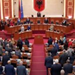 Seanca e parë e Kuvendit të ri të Shqipërisë, të pranishëm ambasadorë e përfaqësues të fesë